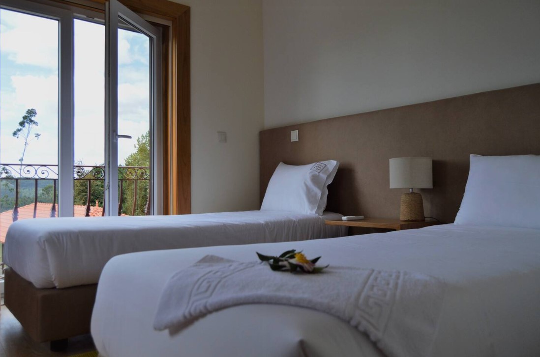 1 or 2 Person, Twin Bed Shared Room - Porto, Portugal 2023 - Image 3
