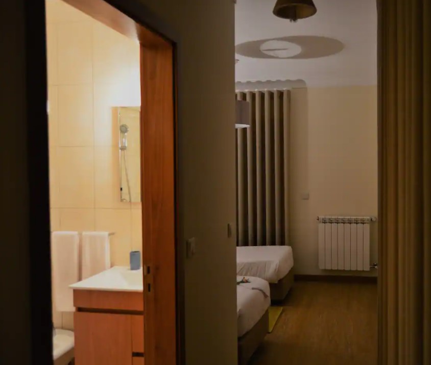 1 or 2 Person, Twin Bed Shared Room - Porto, Portugal 2023 - Image 6