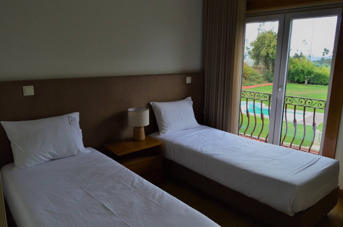 1 or 2 Person, Twin Bed Shared Room - Porto, Portugal 2023