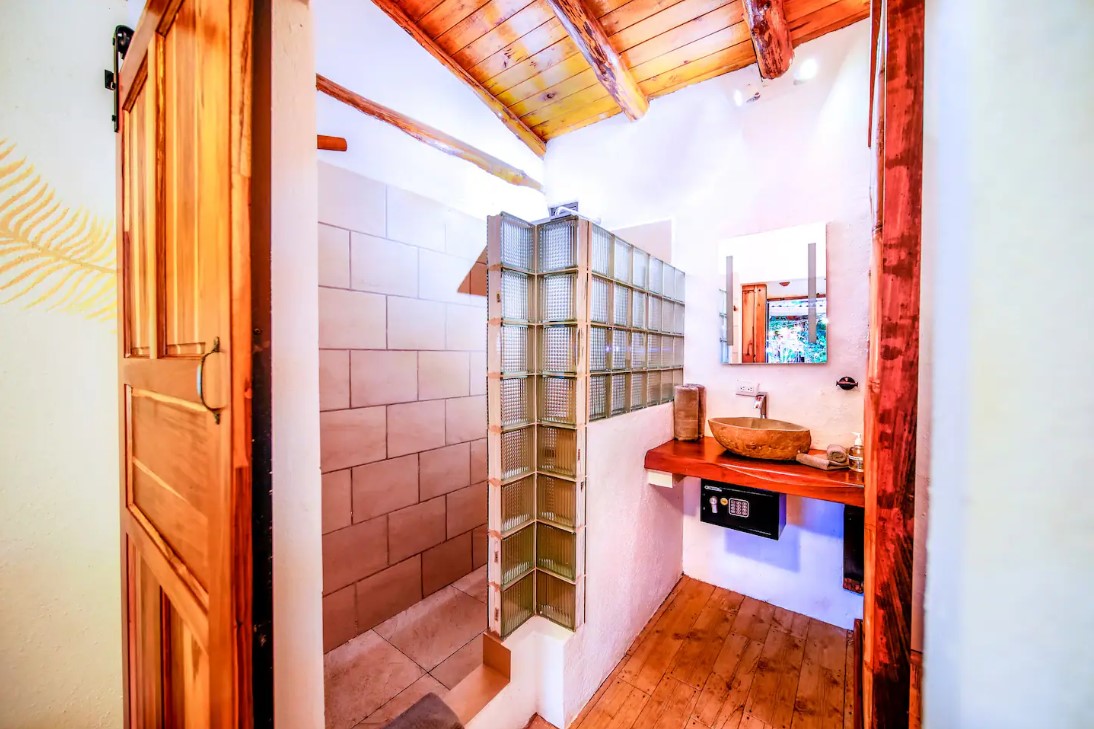 Jungle Bungalow 1 or 2 Person Private King Suite 2 - Costa Rica 2024 - Image 3