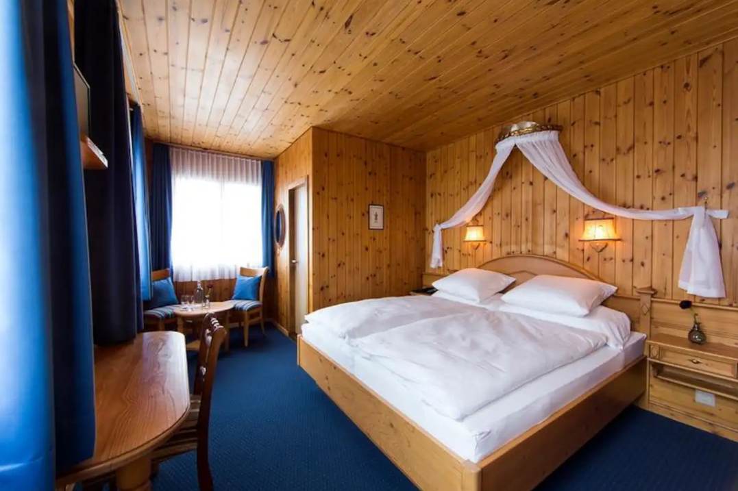 1 Person, Queen Bed Room - Switzerland 2025