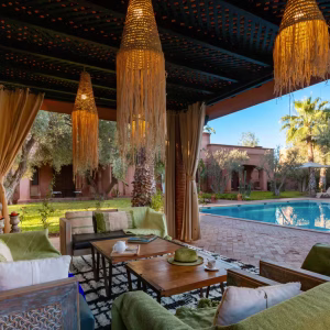 Poolhouse and pool